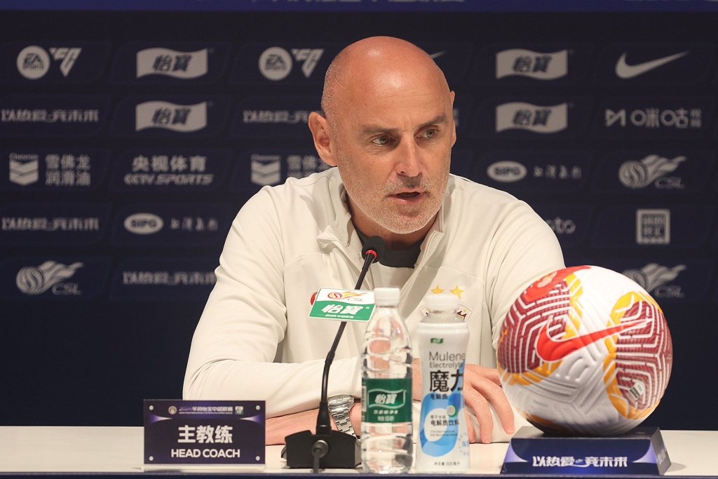 穆斯卡特：我无法为球队感到更多自豪 现在我的妻子在等我吃饭